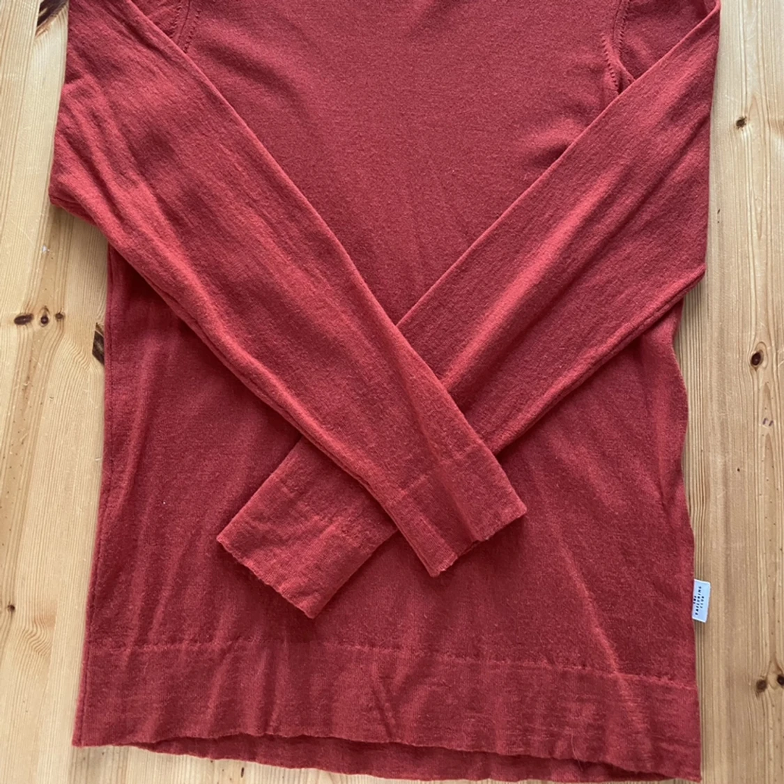 Roströd pärla från The Tailoring Club - 90