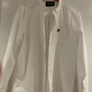 Lyle & scott skjorta  - Mycket fin skjorta i bra skick Storlek L