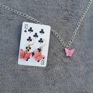 Matchande kit - Örhängen med matchande halsband du kan även köpa örhängena seperat samma med halsbandet