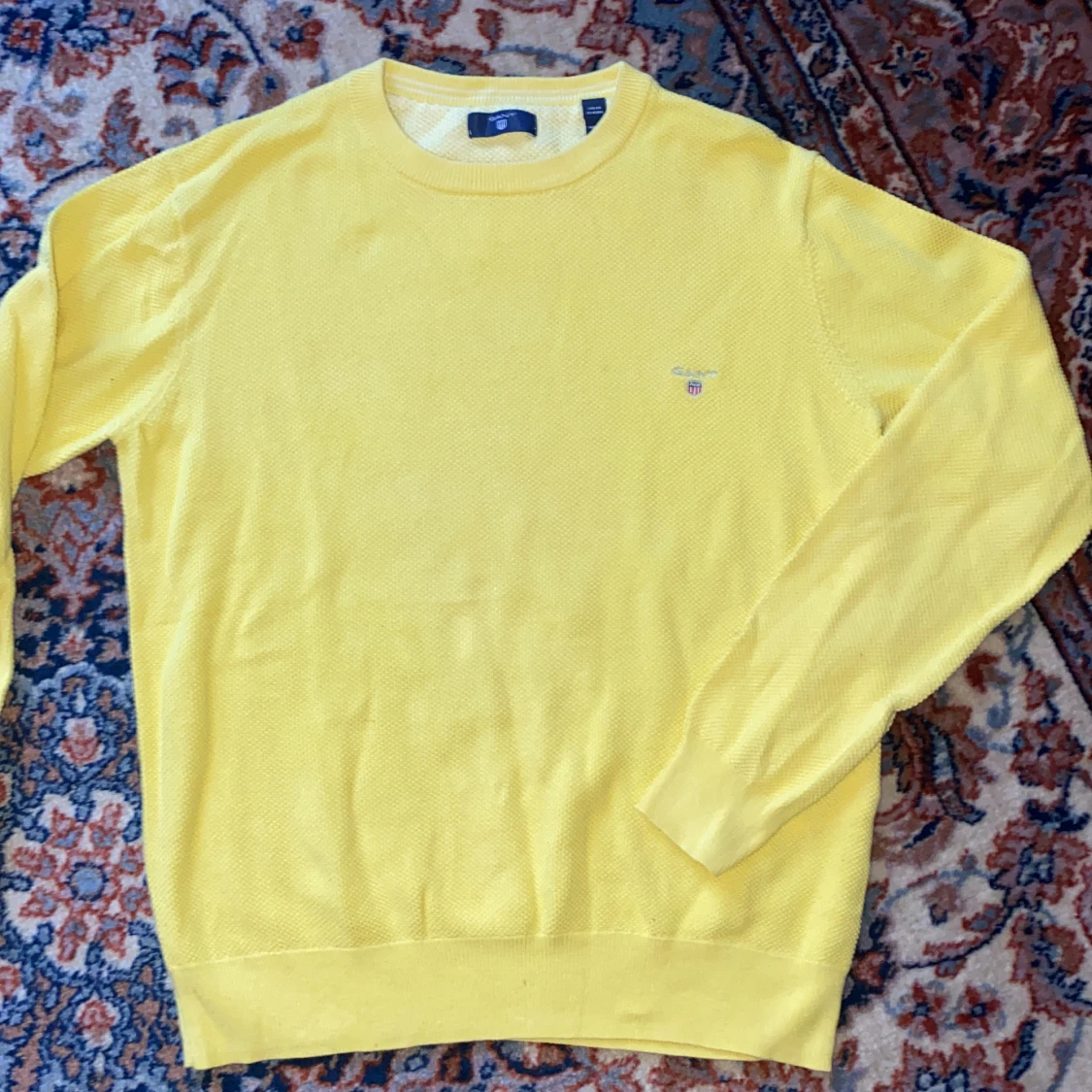 Solgul långärmad Gant tröja