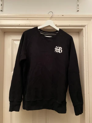 Salong Betong Crewneck - Skitcool och skön, men dags att hitta en ny ägare!