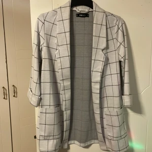 Hm kavaj  - Kavaj ifrån hm i tyg 