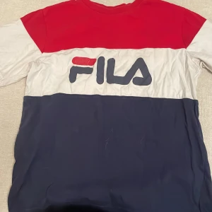 Fila T-Shirt - Vanliga fila t-shirt. Den är använd men inget trasigt och inga fläckar