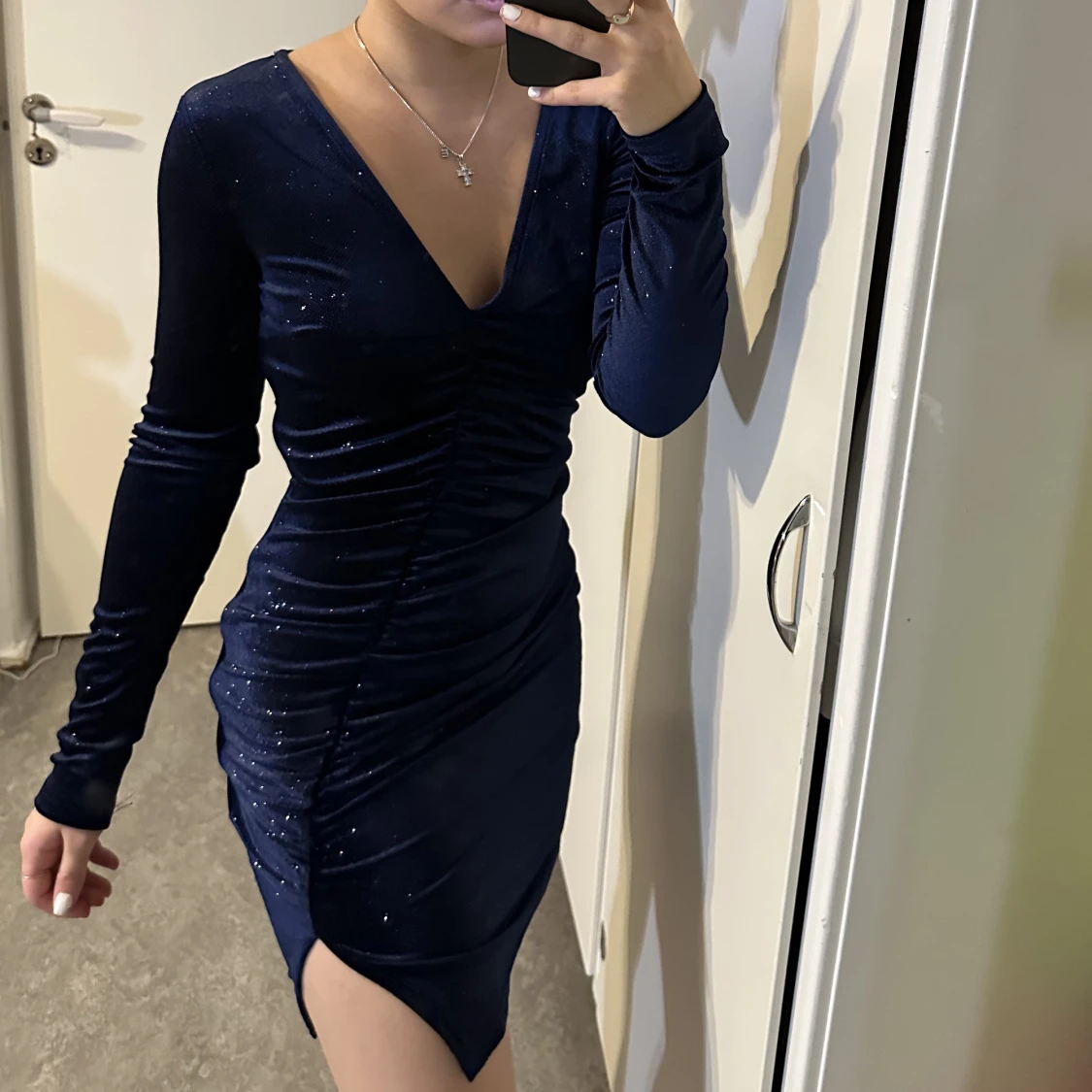 Mörkblå glitter klänning  - 90