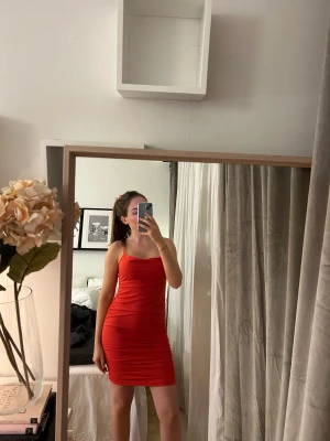 Röd klänning - Från Zara.