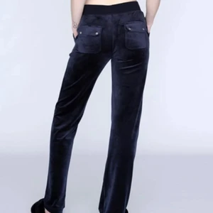 SÖKER!! - Söker ett par mörkblåa juicy byxor i xs!!💕 vill gärna ha några under priset 500kr!💕 kontakta om du skulle ha!💕🥳