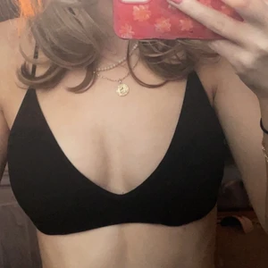 Weekday bikintopp storlek S - jättefin bikinitopp som aldrig kommit till användning 