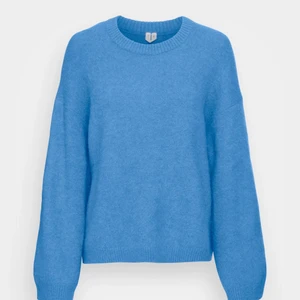 Arket tröja - Endast använd en gång. Köpt i strl L pga ville ha lite oversize. Superfin färg!