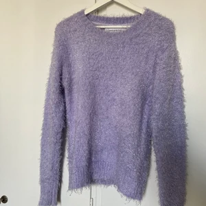 Lila stickad tröja - Mysig stickad tröja, passar mig som är storlek M.