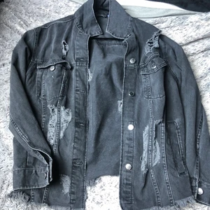 Jeansjacka 38 - Snygg Jeansjacka i storlek 38! Skön till sommaren💜