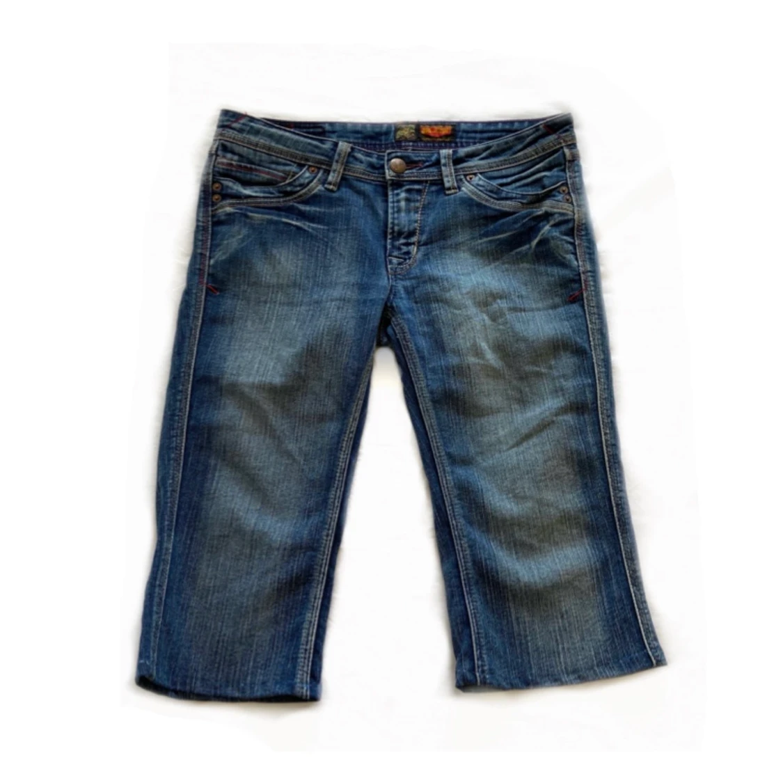 Lågmidjade jeansshorts med coola fickor - 90