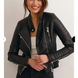 Chiquelle skinnjacka - Chiquelle skinnjacka strl 34. Nypris 699kr, säljer 400kr. 