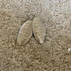 Silver örhängen - Inte äkta silver men den har krokar