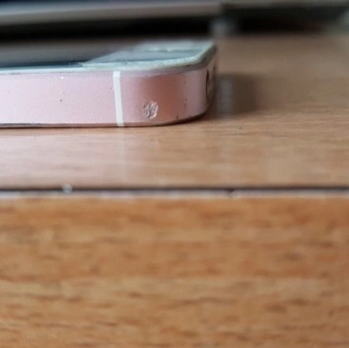 iPhone SE rosé gold  - 91