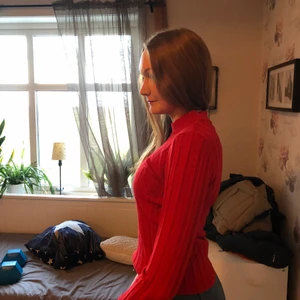 Kläder - Bild 1- väldigt skön tröja som sitter bra. Märke STAY, strl M Bild 2- sköna mjukis som sätter sig bra. Märke Adidasbyxor, vet ej vilken storlek men skulle tro strl S.                                Bild 3- Hoodie, märke lager 157, strl S