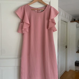 Dry Lake Klänning strl S - Nyskick , Rymlig S. Fint fall med foder inuti.