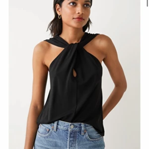 Festtopp - Skitsnygg festtopp från & other stories i storlek S. Köpt rätt nyligen och är aldrig använd. 