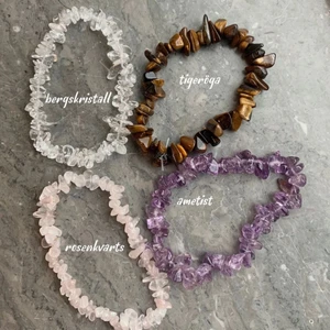 Kristall armband  - Jätte fina kristall armband. Detta är några jag har men jag kan göra mer. Och du kan välja vilken kristall du vill ha. Det finns jätte många olika kristaller bara säg vilken kristall du vill ha, så fixar jag!