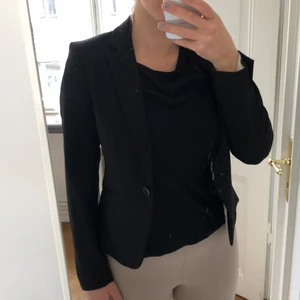 Kavaj h&m strl 36 - Använd ett fåtal gånger. Mycket fint skick