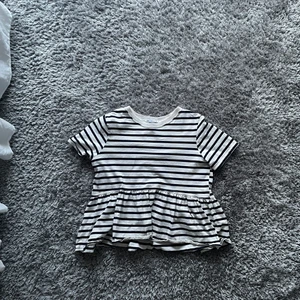 Zara tröja storlek s - En fin tröja som tyvärr inte kommer till andvändning. Jag tvättar alltid innan jag skickar iväg och den har inga tydliga effekter 💕