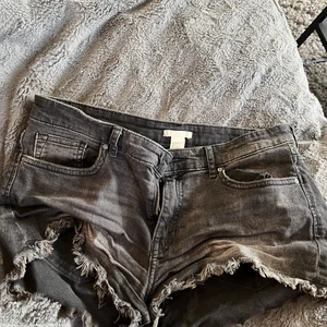 Shorts - Säljer shorts från H&M strl 38