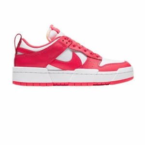 nike dunk low  - säljer mina unika nike dunks i strl 37 som endast är använda vid ett tillfälle, alltså precis som nya. helt slutsålda på hemsidan och helt perfekta nu till sommaren. ingen frakt tillkommer 🫶🏼