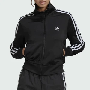 Adidas byxor och träningsjacka  - Säljer ett matchande träningset från Adidas. Båda är i storlek 34. Den är i nyskick förutom att jag klippt av etiketten på byxorna. En för 350:- båda för 600. Säljare står för frakten! Modellen är i Firebird TTPB. Köpt för 1179:- pris kan diskuteras vid snabb affär.