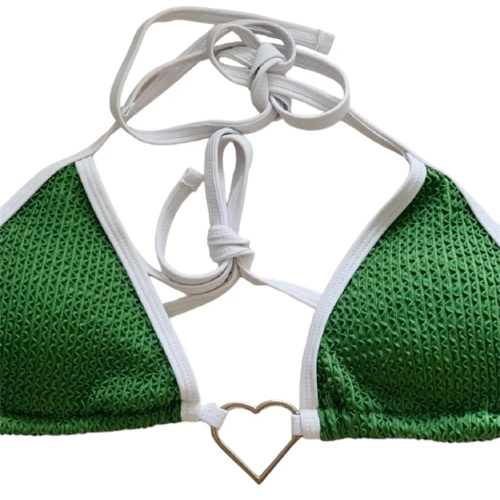 Green ribbed bikini, never used with all tags attached. Super cute silver heart details 🐢. Övrigt.