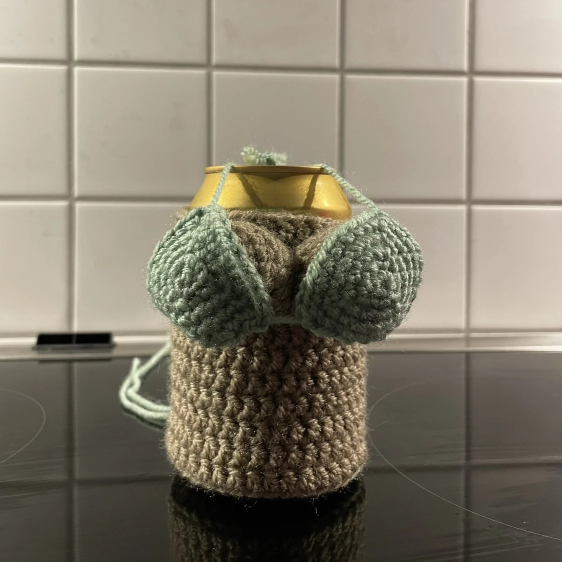 Handvirkad rolig mugghållare med bröst - 90