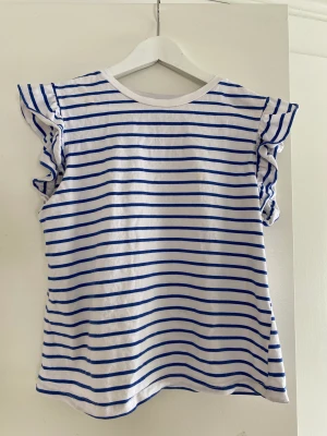 Tshirt med söta ärmar💙 - T-shirt med söta ärmar