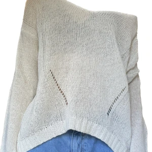 stickad tröja - söt, beige och tunt stickad tröja ifrån Pull&Bear💞 Kontakta mig innan köp! :)