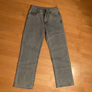 Blå jeans  - Alldrig använda, bara provade.