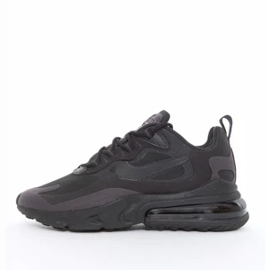 Nike air max 270 react - Använda 1-2 gånger sä nyskick!  Färgen är Black/Oil Grey-Oil Grey-Black   Nypris: 1699kr