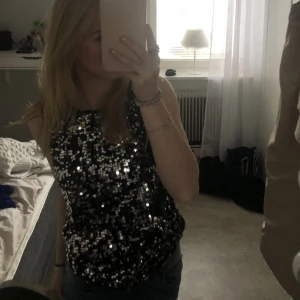 Paljett topp! - Superfin paljett topp! Passar perfekt till fest, middag osv💗 en av mina favorit tröjor