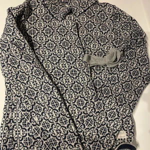 Odd Molly kofta  - Din kofta från Odd Molly i Strl 3.