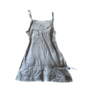 Beige nattlinne - Fint beige/rosa nattlinne med snygga detaljer, passar M