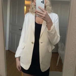 Kavaj  - Linnekavaj från H&M! Frakt tillkommer 