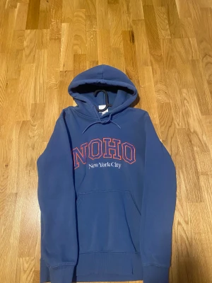 Vintage - Hej säljer en väldigt snygg nyskick vintage tröja. Väldigt snygg färgkombination. Skriv ifall du har några övriga frågor eller annat