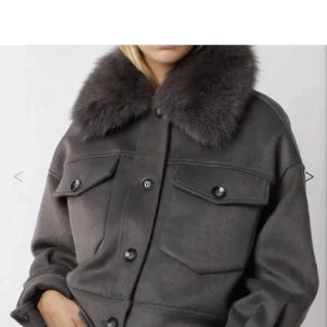 meotin jacka  - säljer sena as snygga javan från meotin🫶 kan även tänka mig att byta mot en svart i xs/s