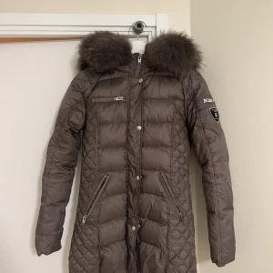 Rock&Blue vinterjacka - Nypris: 3500 kr Skick: 9/10 skick Storlek: XS  