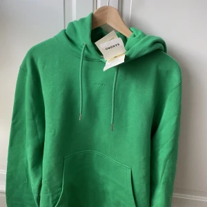 950kr eller bud, oanvänd - Sandro hoodie storlek Medium nypris 1950kr