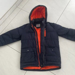 Mckinley jacka - Mckinley jacka aldrig använd 10/10 i skick och är storlek 160