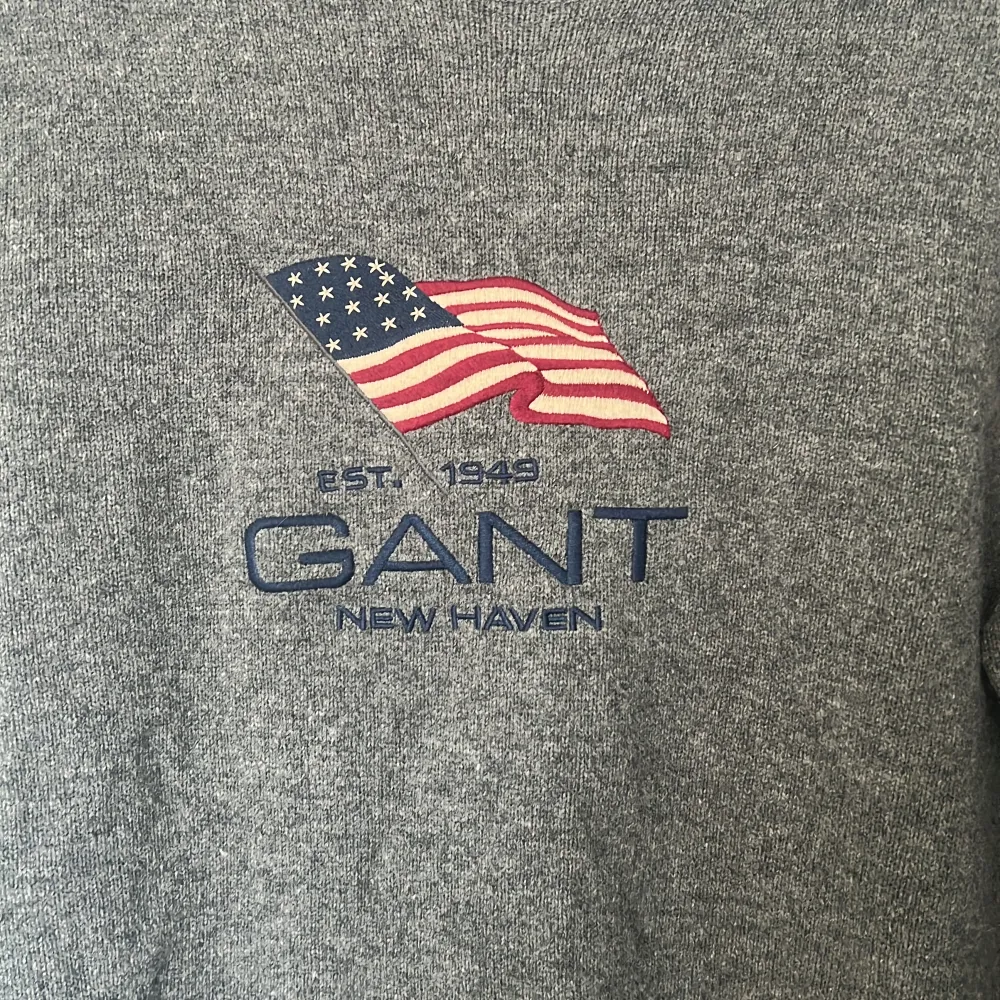 Mörkgrå Gant tröja. Stickat.
