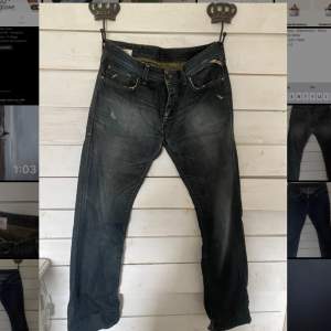 Jättesnygga Vintage raka lågmidjade jeans från Jack&Jones💖  Byxorna har tyvärr ett hål vid grenen men det är lätt att sy ihop!
