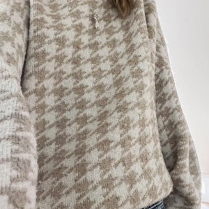 Stickad tröja - Så fin stickad tröja! Lite over-sized! ( Köparen står för frakten)