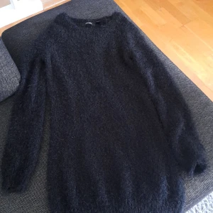 Stickade tröjor - 1. För 75kr   2. För 120 kr  S 