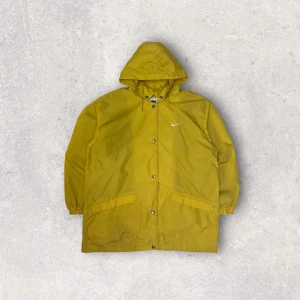 Nike Light Nylon Jacket - 90’s - PTP: 61 cm, length: 73 cm. If you are interested in the item please DM first. 