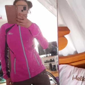 Tränings jacka the north face - Super fin träningsjacka knappt använd så i ny skick.