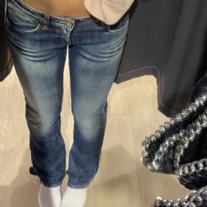 Acne jeans - Säljer dessa as snygga lågmidjade jeansen då jag har för många❣️
