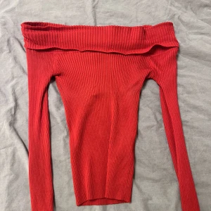 Röd offshoulder tröja - Från New yorker